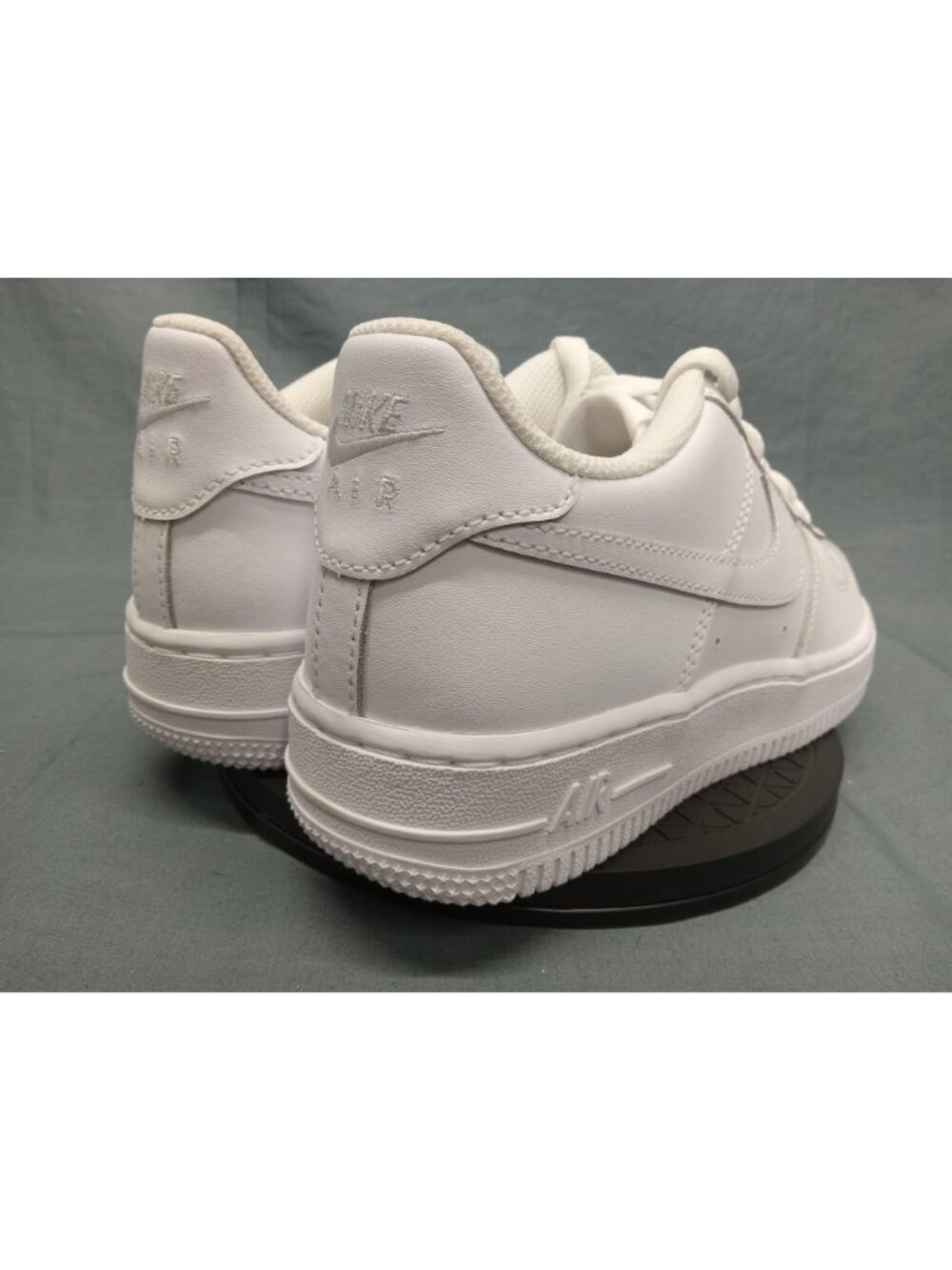Nike Air Force 1 LE (GS) Sneakers Leather Triple White Boys Size 7 NEW IN BOX! - Picture 5 of 12